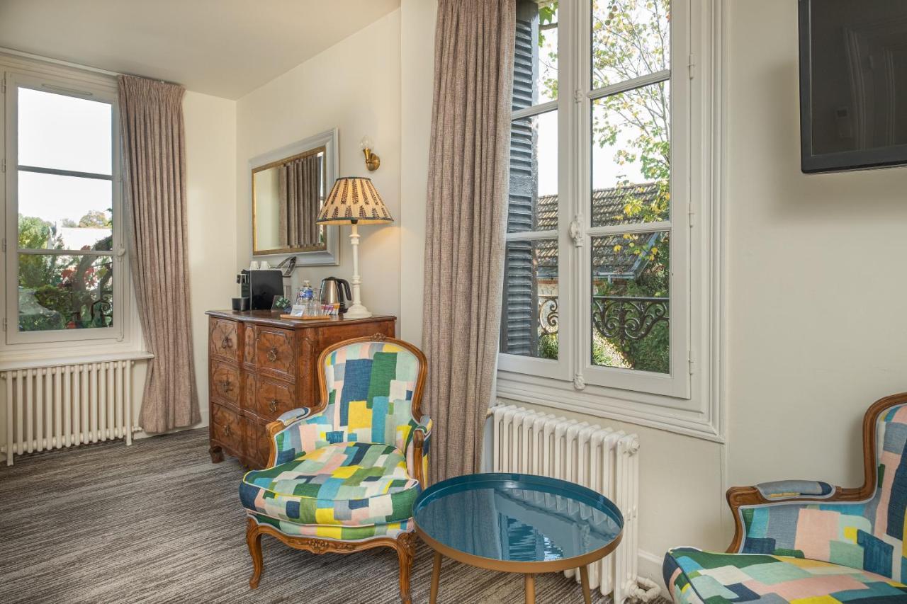 Auberge Du Bon Laboureur Chenonceaux Exterior foto A room at the hotel