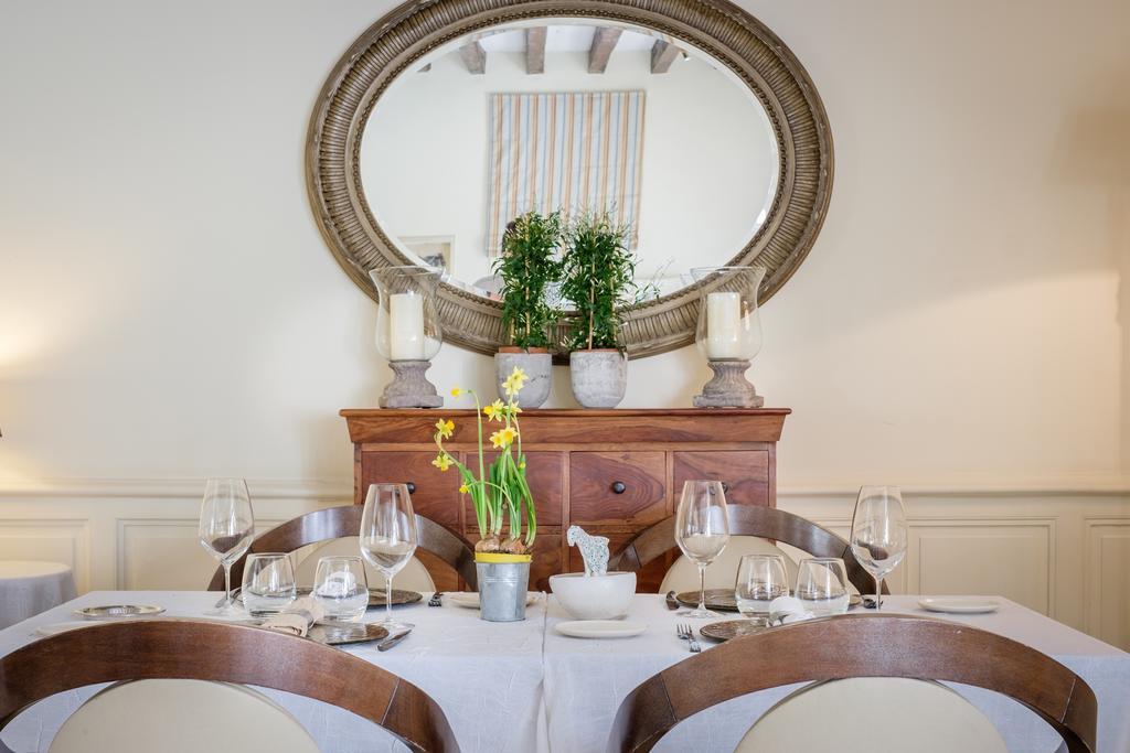 Auberge Du Bon Laboureur Chenonceaux Exterior foto The dining room at the hotel